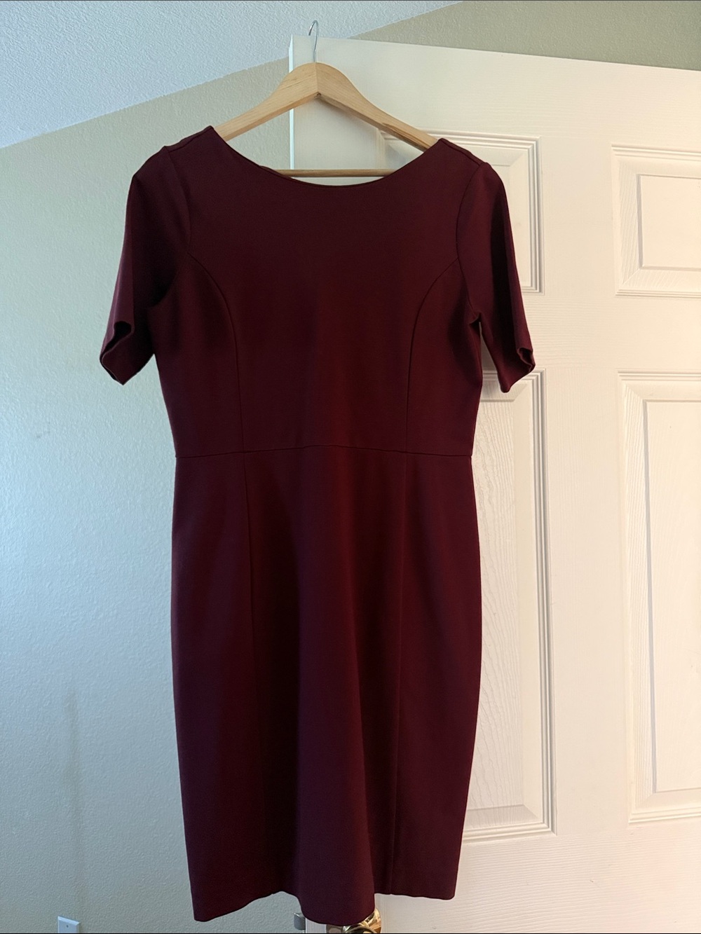 Ann Taylor Short-Sleeve Sheath Dress in Burgundy